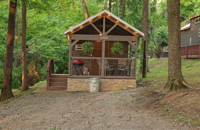 Tiny Cabin Village | Private Hot Tub | Lynda Cabin