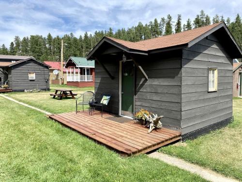 Tiny Cabin with Beautiful Lake Views in Rapid City, South Dakota