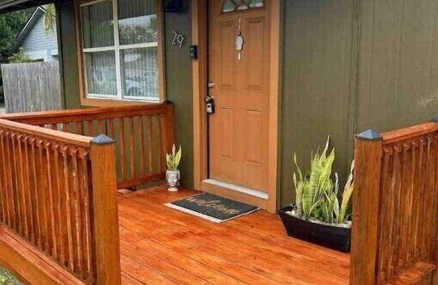 Tiny Cottage 15 min from Universal Sleeps 6