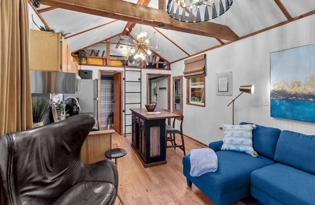 Tiny Emerald -Cabin on Emerald Isle with Kayaks! Emerald Isle Cabins, Shreveport, La.
