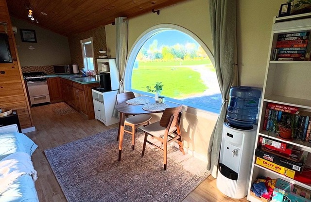 Tiny Glamping Experience with AC and access to Lake Champlain