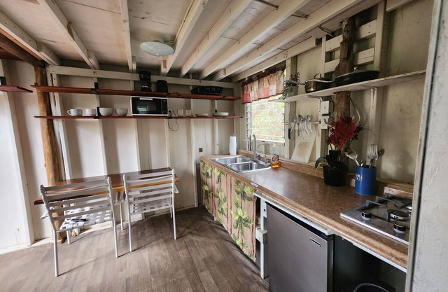 # 2 cabine privée 2 toilettes avec douche chaude intérieure et cuisine