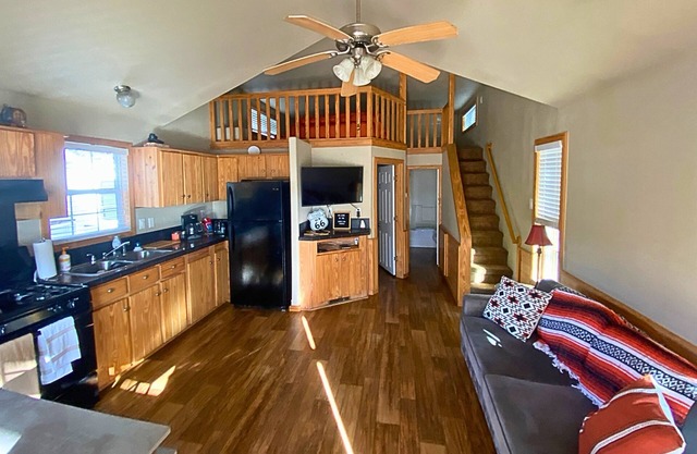 Sun Outdoors Lake Travis - Angelina Cabin