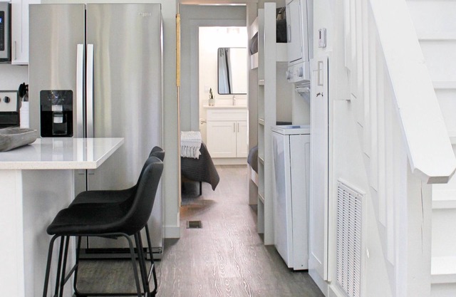 New Tiny Home in the woods w/firepit, swing and hiking trails