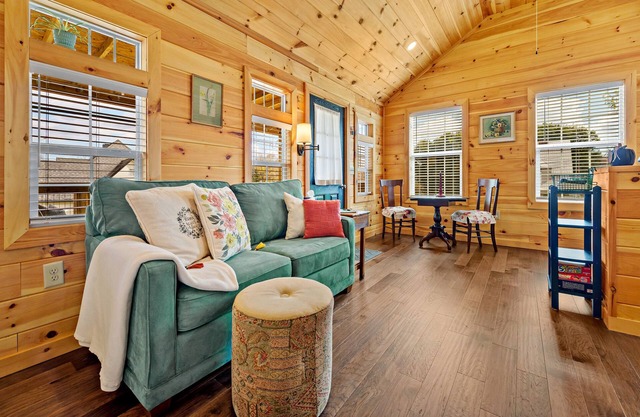 Tiny Home-Mary Ida's Place - walkable location