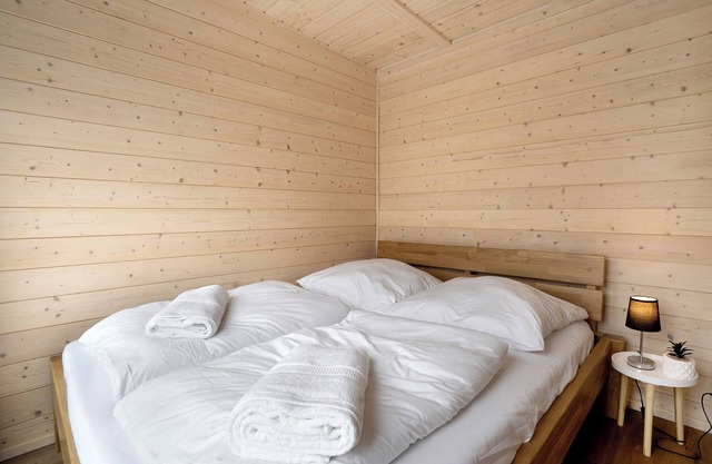 Tiny House “Andreas” avec terrasse, sauna et accès au lac