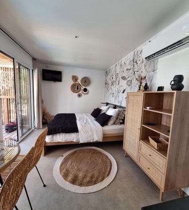 TINY HOUSE avec piscine "La Bernadette" villa Sisyphe