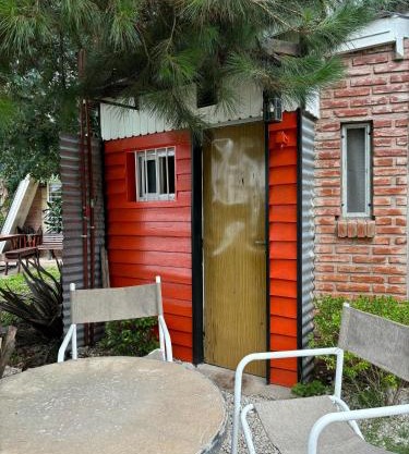 Tiny House con parrilla y jardín cerca del mar