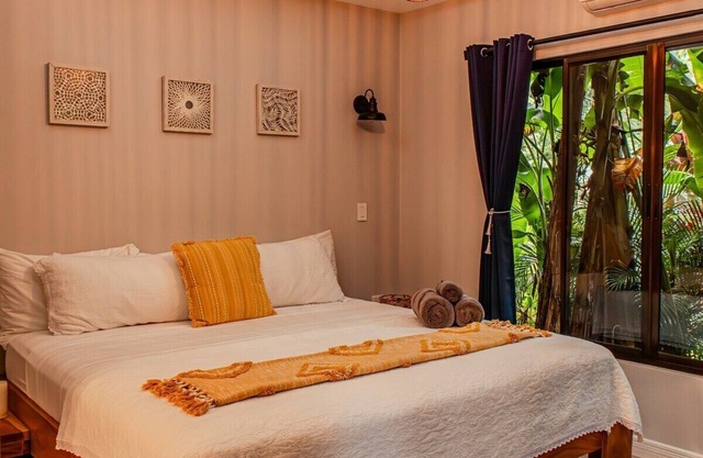Tiny House in La Fortuna with Jacuzzi and Pool
