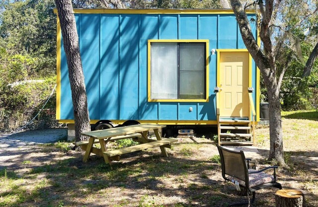 Tiny House Retro Cabin