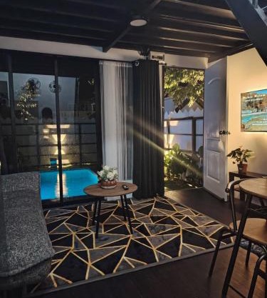 Tinyloft private pool 6267