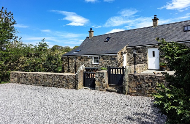 TIR EIRONWY, pet friendly, with a garden in Nefyn