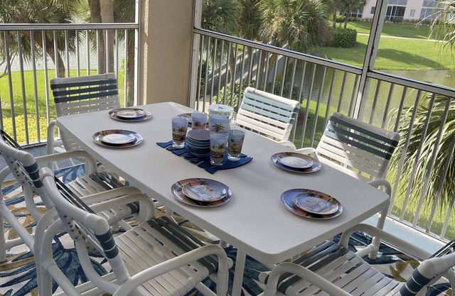 Tired of the cold? Come warm up with us at Jupiter Bay !! 3 min ride to Beach !