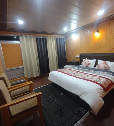 Tiri Ratna Cottage