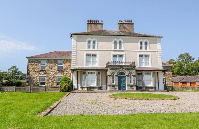 TIRIONFA, familial et convivial, avec un jardin à Llangefni, Ref 1013959