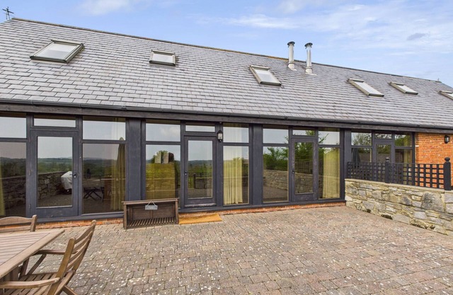 Tithe Barn a Stunning family home with panoramic views