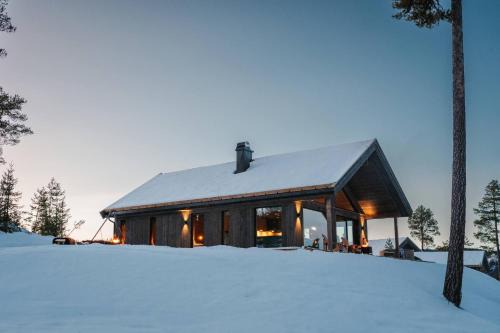 Tiur, stylish new cabin with hot tub