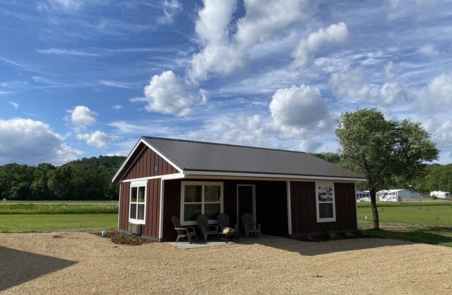 TK's Pepin Getaway RentalLLC Cabin 3 Less than 5 min from Lake Pepin/winery/town