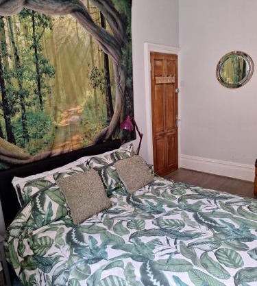 Todmorden Bed & Breakfast - The Toothless Mog