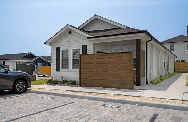 Toes In The Sand! 2 Bed 2 Bath and Dog Friendly