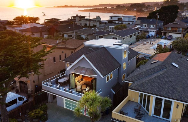 Just Steps to the Beach- The 25th Beach Retreat in beautiful Santa Cruz!