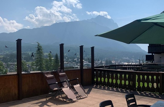 Tofana side, large luxury apartment with terrace within walking distance of the center