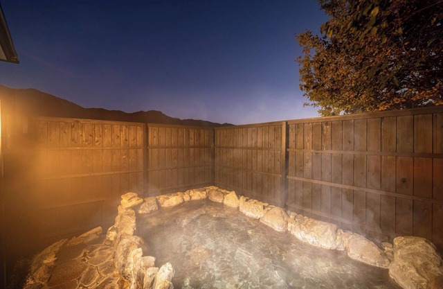 Toki Huge Outdoor Hot spring2 story house / Yufu Ōita