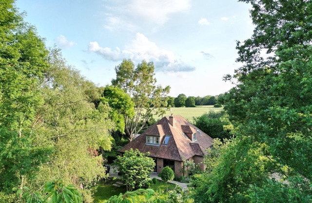 Tollgate Farm Kent: country house, grounds and hot tub