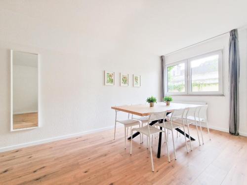 Tolstov Apartments - 4 Zimmer Wohnung mit Terrasse - 25 Min zur Messe DUS