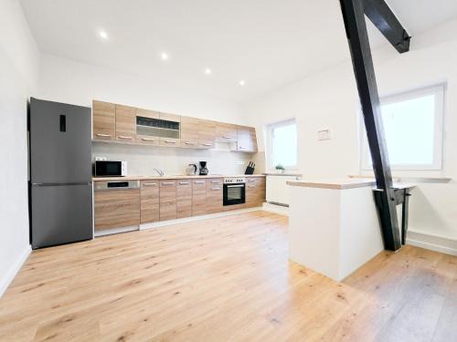 Tolstov Apartments - 5 Room Attic Apartment - 3 Bathrooms- Citycenter - 25 Min to Messe DUS