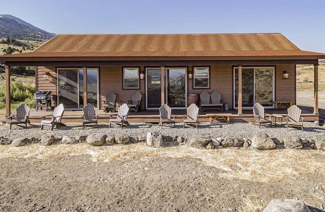 Home and bonus Building with BEST view in Paradise Valley