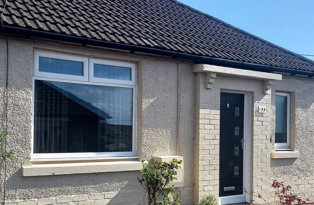 Tom's Place - a bungalow that sleeps 4 guests in 2 bedrooms