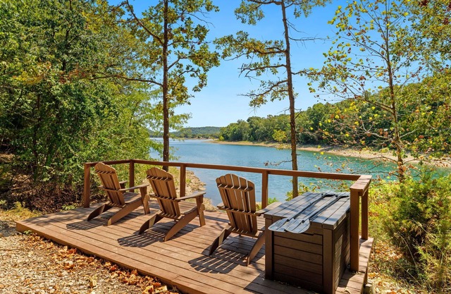 Tomahawk Cove - Lake Waterfront - Private Beach