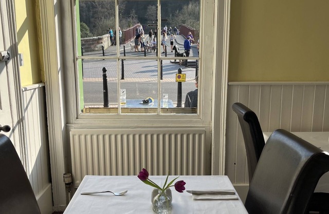 Tontine Hotel & Bar