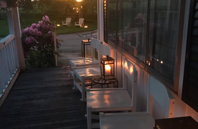 Tony et Rose's Vineyard Cottage surplombant Debevc Farms et Debonne Vineyards