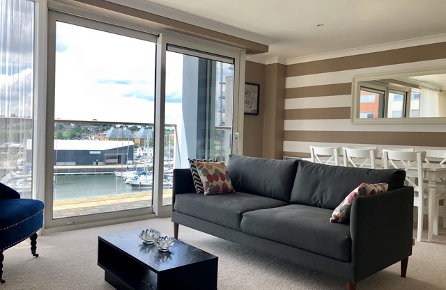 Appartements avec brosse à dents - 2 chambres, 2 salles de bains avec vue sur l'eau