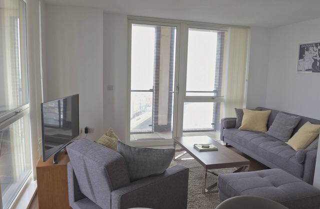 Toothbrush Apartments 1 Bed Penthouse, Waterfront South, Parking, (10th Flr)