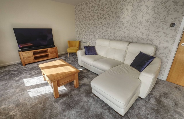 Toothbrush Apartments - 2 Bed/2 Bath - Neptune Square