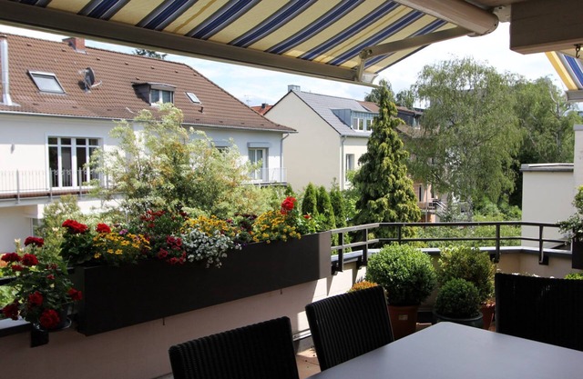 Top appartement dans le quartier de l'université, à proximité du centre, 2 chambres, balcon, parking privé