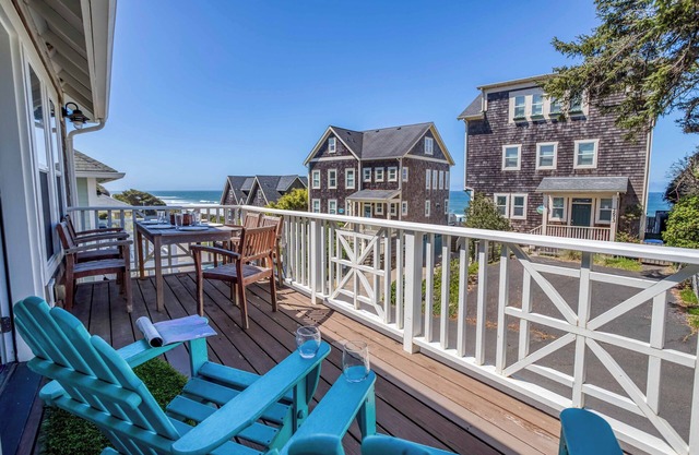 Top-Deck Hot Tub, Ocean Views, King Suite in this Gorgeous Olivia Beach Home!