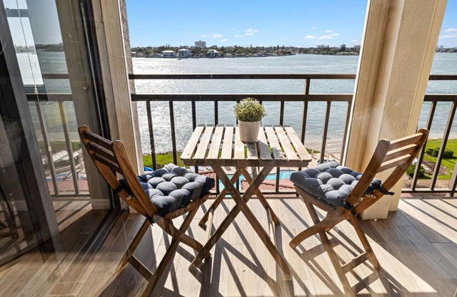 Top-Floor Bayfront Oasis: 2BR/2BA Condo at Casa Del Mar with Stunning Views & Modern Comforts