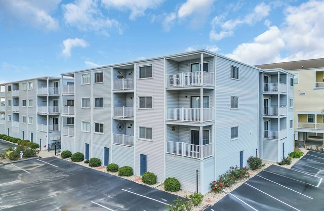 Top Floor-Corner Unit-2BD Ocean View-Elevator and Outdoor Pool