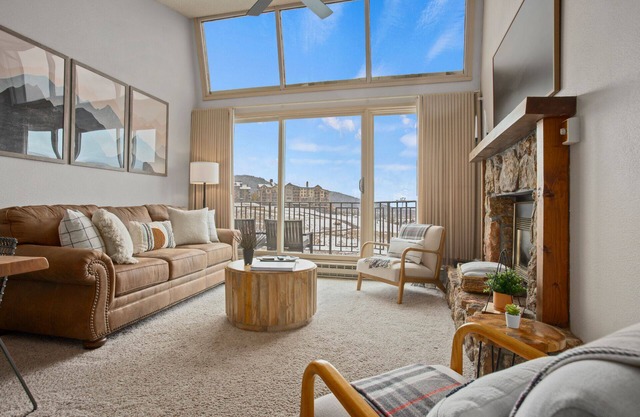 Pool/Hot Tub/Sauna, Ski In/Out, Amazing Ski Area Views, Top Floor Condo,