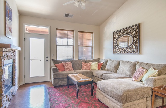 SPACIEUSE NOUVEAU 2 Bed 2 Bath / à Granby Ranch! SLEEPS 6 (POOL ACCESS)