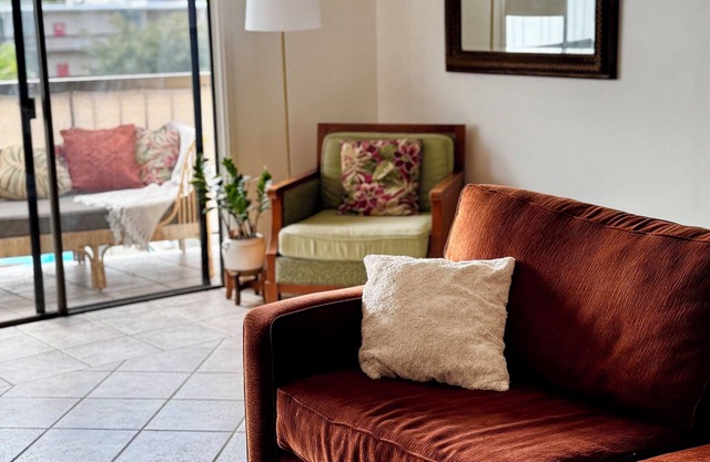 Top-Floor Condo in Kona Plaza – 1 Bedroom Gem in the Heart of Kailua-Kona!