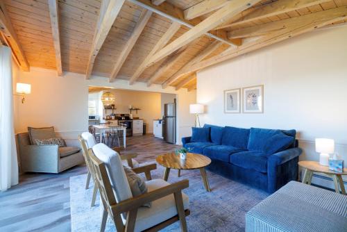 Top Floor Condo w/Ocean Views [Admirals Quarters]
