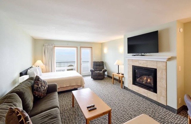 For Shore! - Stunning Oceanfront Condo! Great views! Heated Pool! Commercial grade Wi-Fi!