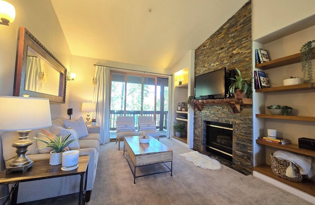 Top floor furnished 3BD/2BA Park City condo for rent, beautiful mountain views!