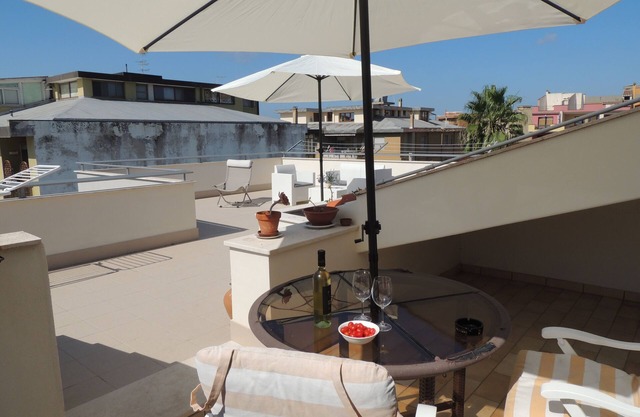 top appartement penthouse étage avec terrasse dans le centre historique, 3 km de la plage