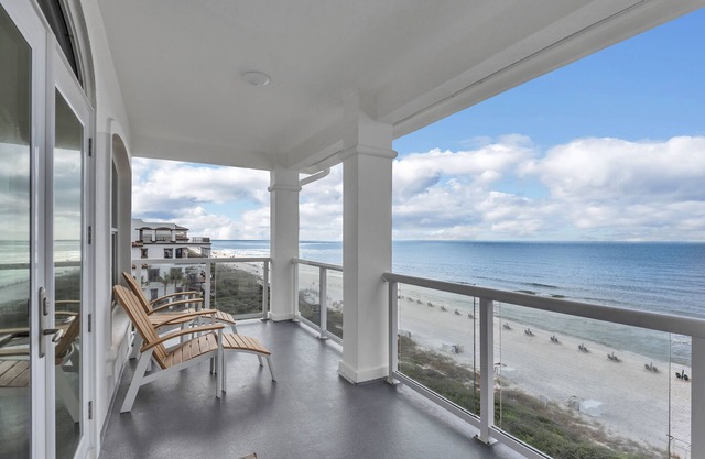 The most beautiful view of the Emerald Coast awaits you here.